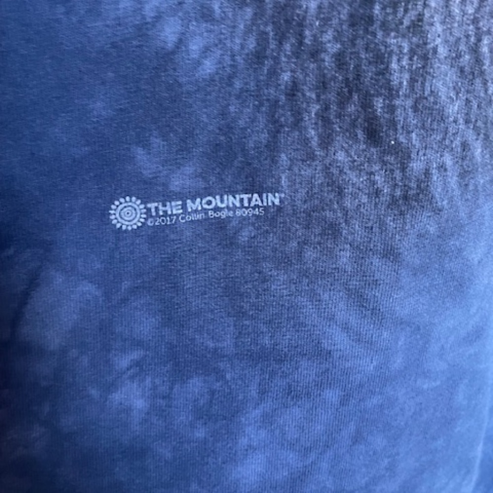 The Mountain "Canadian White Wolf" Adult Unisex T-Shirt - Picture 5 of 5